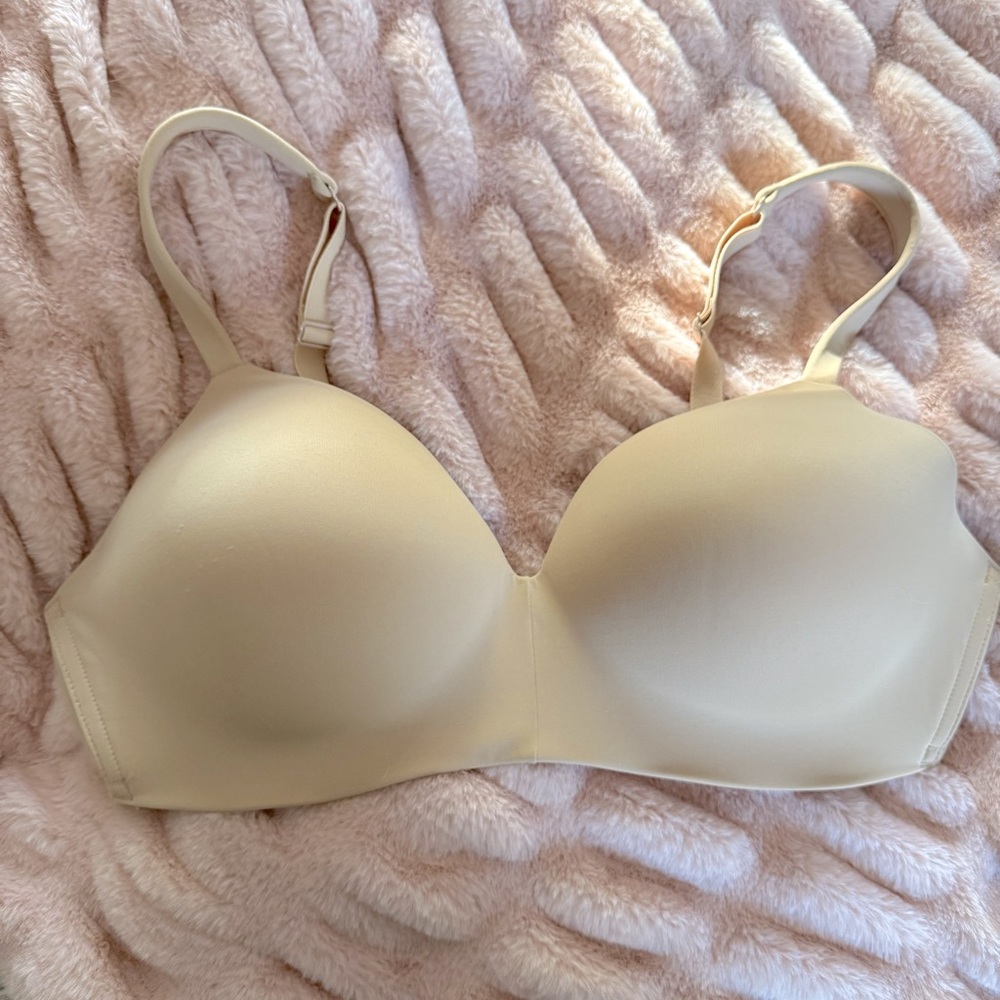Cacique 38D Lightly Lined T-Shirt No Wire Bra